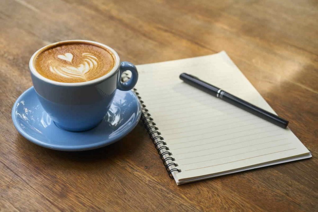 motywacja-kawa-i-notatnik